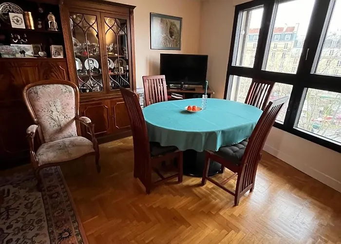 Spacious And Bright 2min From Paris *